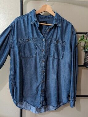 Silver Jeans Co. Denim Chambray Button-Up Shirt - M